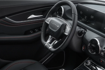 wnętrze Forthing T5 EVO